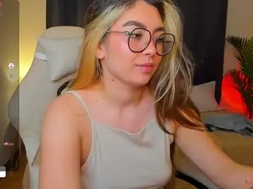 Stripchat Sex Cam of dakottaa_