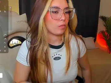 Stripchat Live Sex of dakottaa_