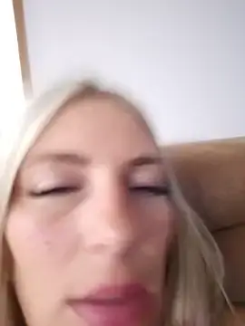 Stripchat Live Sex of Ly_die