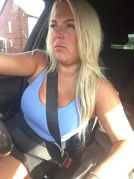 Stripchat Sex Cam of Bustyblondebabe32
