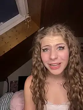 Stripchat Live Sex Cam of MilaRoseee