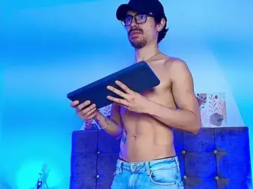 Stripchat Adult Webcams of Ethan_Briggs_