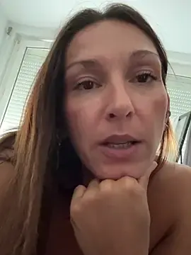 Stripchat Sex Cam of chiara-loveandlife