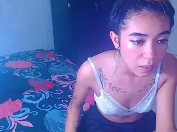 Stripchat Nude Webcam of Triogirlhorny_
