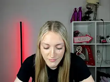 Stripchat Adult Webcam of EvelynBlond