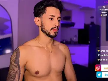 Stripchat Free Porn Cam of AxelKing1326