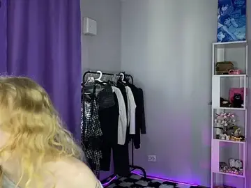 Stripchat Adult Webcams of evetease