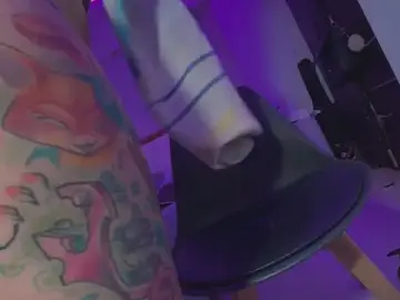 Stripchat Free Porn Cam of Kittyhelll_