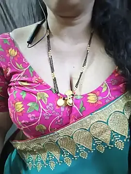 Stripchat Live Sex Cam of bhuvana_555