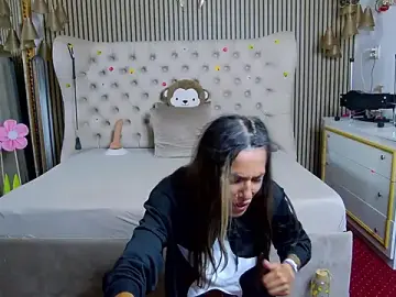 Stripchat Live Sex Cam of PlayfulShow