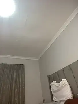 Stripchat Live Sex Cam of Amberr_Roose
