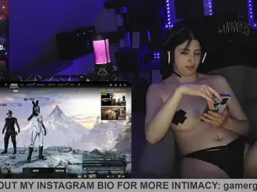 Stripchat Live Sex Cam of Gamergirl-Linela