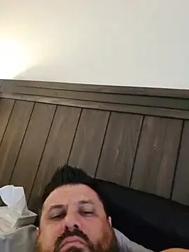 Stripchat Sex Cam of Roddog18