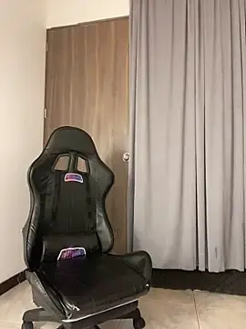 Stripchat Sex Cam of emilyrojas