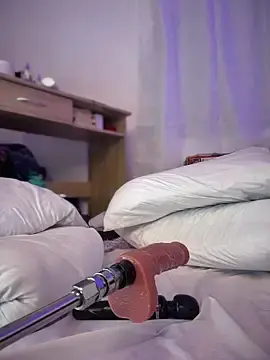 Stripchat Free Live Porn of aurora_divine
