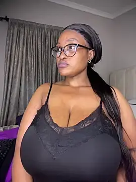 Stripchat Live Sex Cam of Bustygoddess32