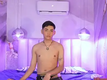 Stripchat Nude Webcam of Maxi_little