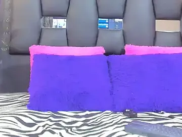 Stripchat Live Sex Cam of EMYCLARK01
