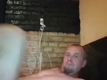 Stripchat Free Porn Cam of MrWhitePL
