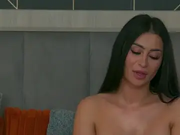 Stripchat Free Porn Cam of EmyLaveau