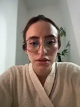 Stripchat Sex Cam of caroline_adams_