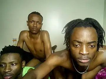 Stripchat Free Porn Cam of threemanias