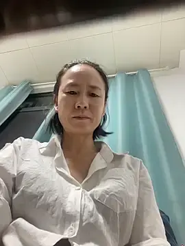 Stripchat Live Sex Cam of lilysister66