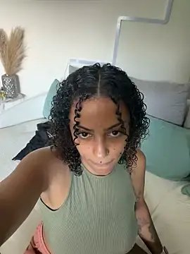 Stripchat Adult Webcam of SweetPetiteNoir