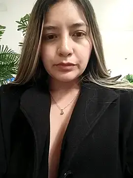 Stripchat Live Sex Cam of alana_69