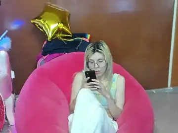 Stripchat Sex Cam of Skinygirl