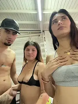 Stripchat Live Sex Cam of royalgirls_x