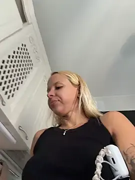 Stripchat Adult Webcam of LikaCat