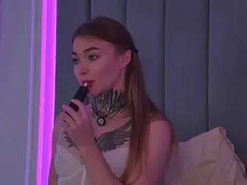 Stripchat Watch Live Sex Cams of AriWild