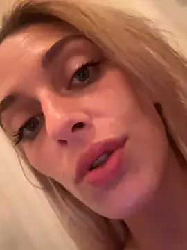 Stripchat Live Sex Cam of Bellalolahot
