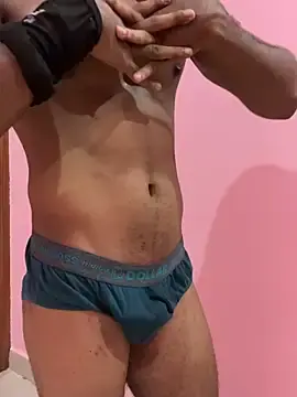 Stripchat Free Porn Cam of MuscleBoi_