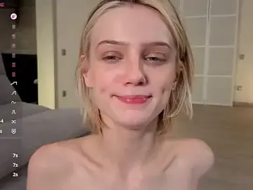 Stripchat Live Sex Cam of Evangel11