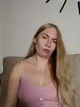 Stripchat Sex Cam of KisaVixen