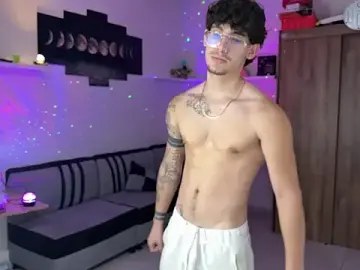 Stripchat Live Sex Cam of Kisan_Smith