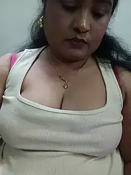 Stripchat Sex Cam of hornyriyanka
