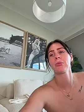 Stripchat Free Porn Cam of aus_queen