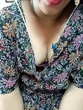 Stripchat Live Sex Cam of roopa__