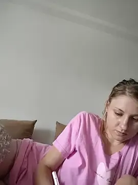 Stripchat Sex Cam of ErinWatt99