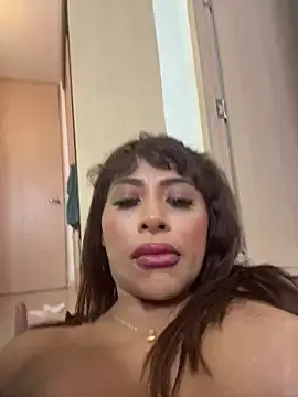 Stripchat Nude Webcam of canela_10