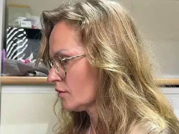 Stripchat Adult Webcam of mommy_nadin
