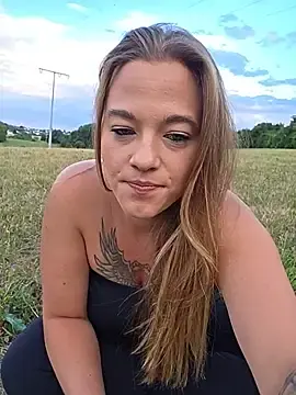Stripchat Live Sex Cam of Luna_Lynn