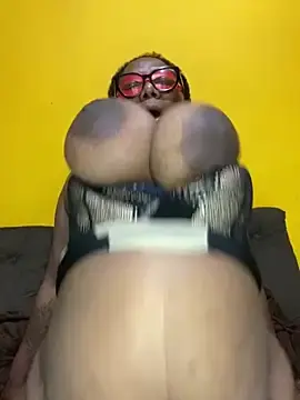 Stripchat Live Porn of BoobsQueeen