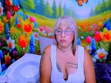 Stripchat Free Live Porn of indianroxy