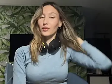 Stripchat Live Sex Cam of RadialTalc