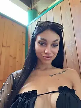 Stripchat Adult Webcam of ilariea_girl