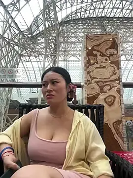 Stripchat Sex Cam of Yolanda9